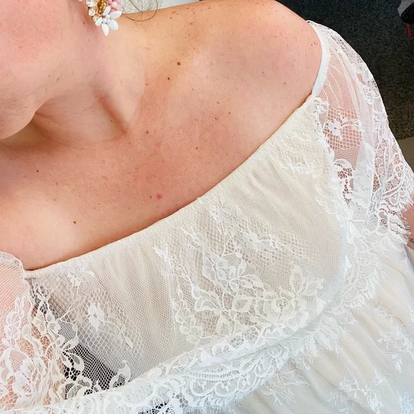 Lace Wedding Dress - Picture 4 of 5